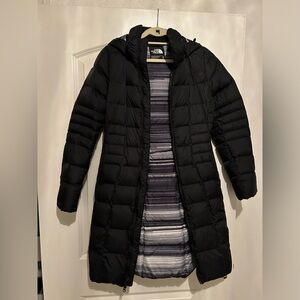 North Face women’s metropolis black parka